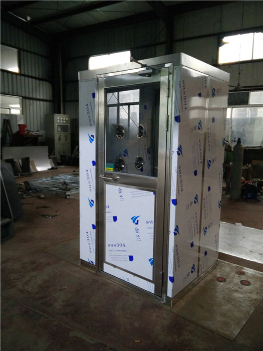 潔凈室裝修之風淋通道:不銹鋼風淋室的安裝與安全要點